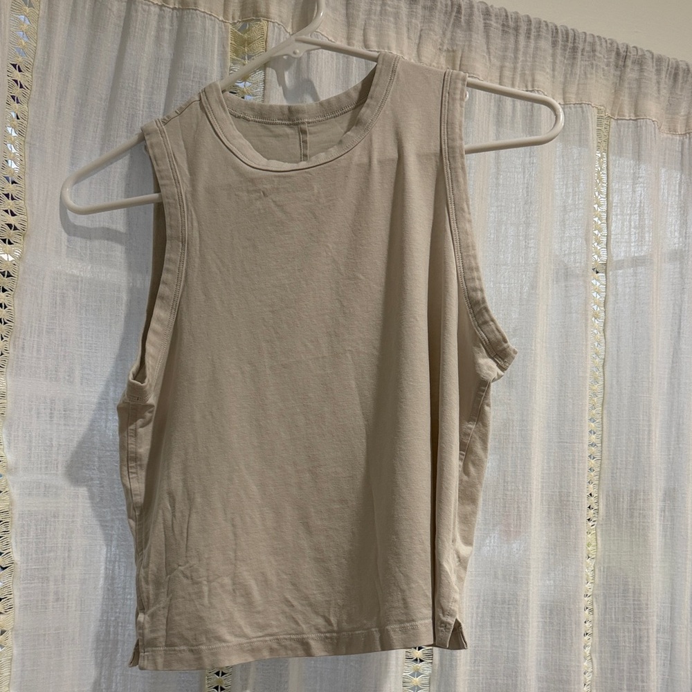 Lululemon off-white cropped tank top